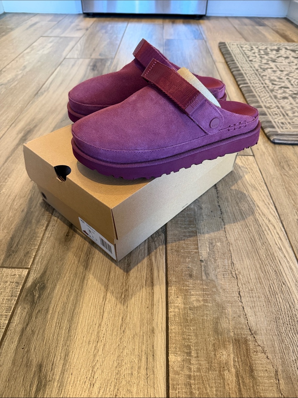New In Box Women’s UGG Goldstar Purple Slip-On Clogs with Adjustable Strap